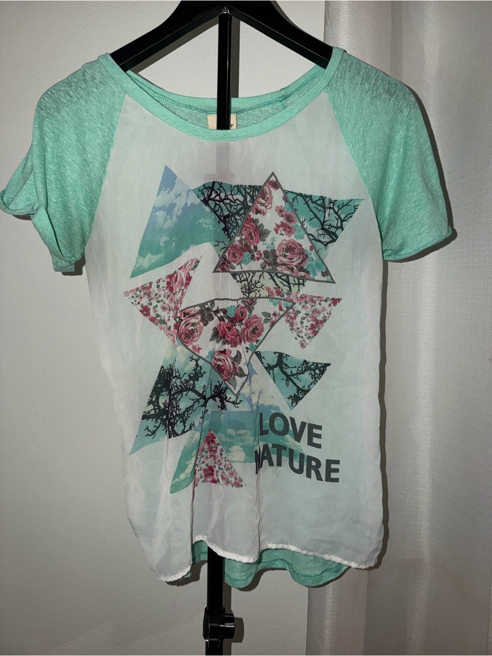 Daytrip Top S Small Mint Green Love Nature Floral Triangle Graphic Tee Buckle